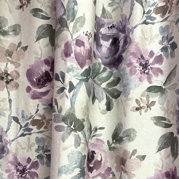 Floraler Vorhangstoff
