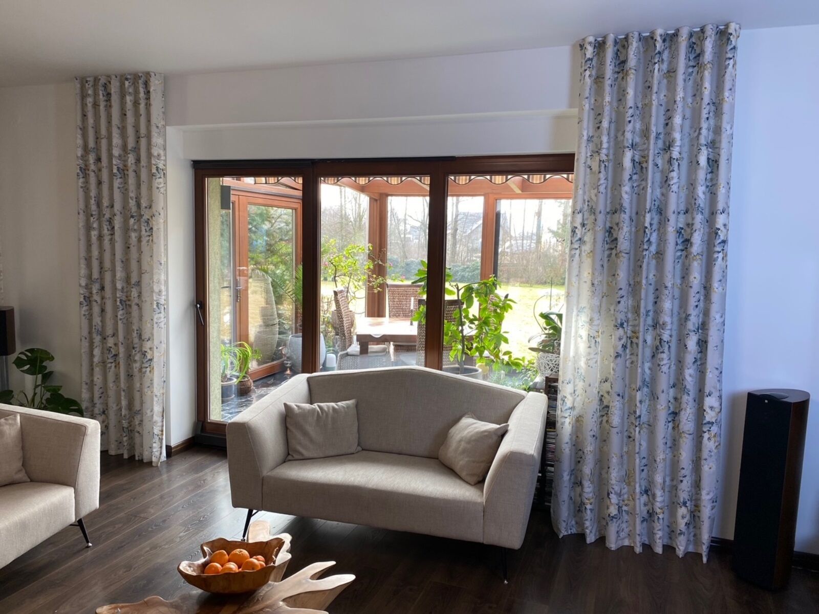 Vorhänge für das Wohnzimmer - moderne Arrangements