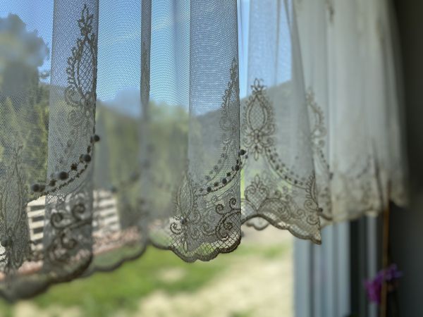 Bestickte Gardine mit Perlen, ecri