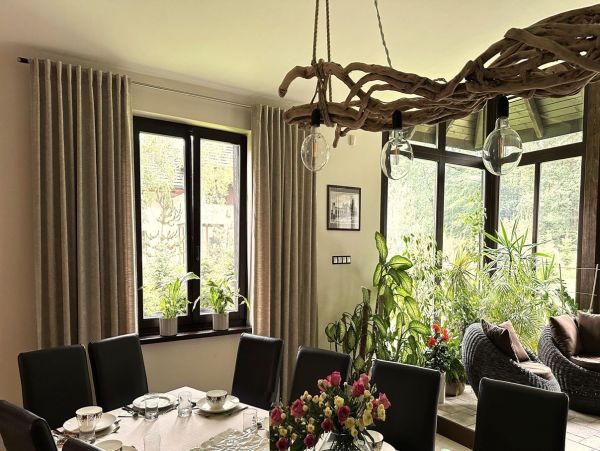 Wohnzimmer, Wintergarten, beige Vorhänge
