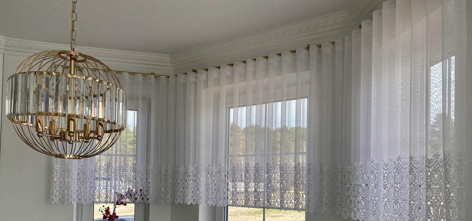 Vorhänge für ein Erkerfenster - wie wählt man Vorhänge aus?