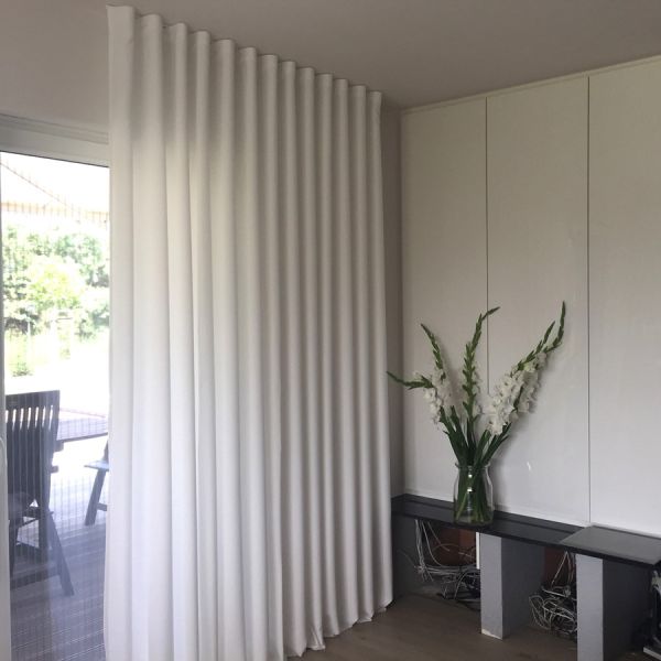 Eleganter weißer Vorhang